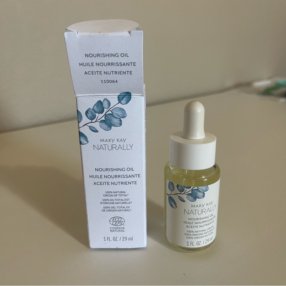 Mary Kay Naturally Nourishing Oil - Cream and White